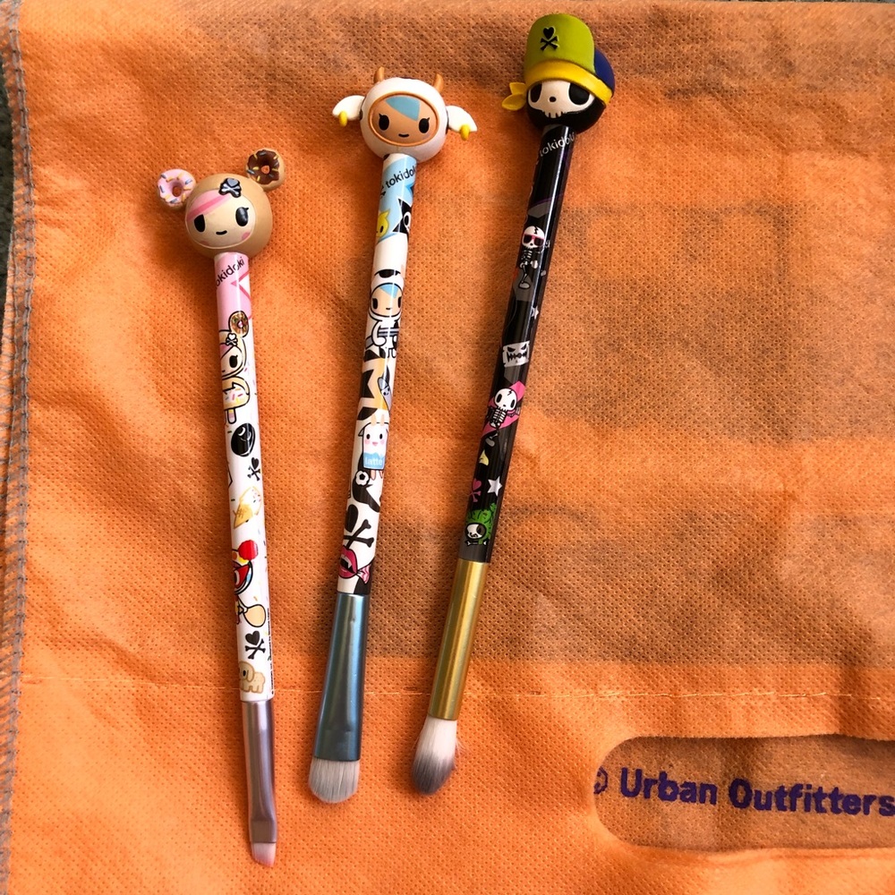 Tokidoki eyeshadow brushes